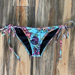 Cheeky tie bikini bottoms